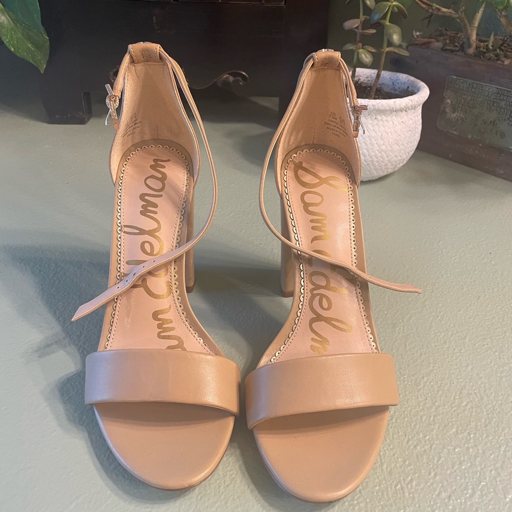 Sam Edelman open toe block heel 7.5 soft beige